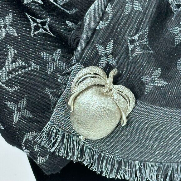 Sarah Coventry Vintage Silver Tone Apple Delight Brooch Pin Fashion Accessory I - Picture 3 of 16